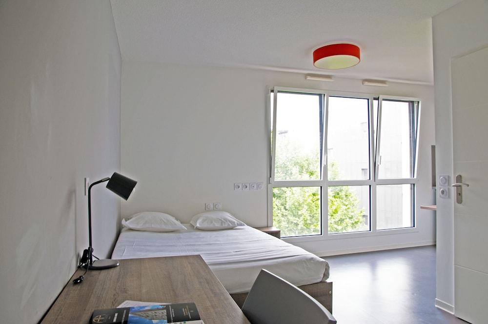 Apart-hotel Centre Marne - Gare Saint-jean 3*